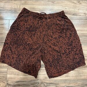lululemon athletica Men's Rust Patterned Athletic Shorts